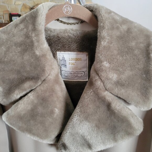 VINTAGE London Fog Cream Coat with Brown Fur Collar - Picture 3 of 9